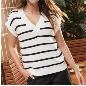 Evereve Ellie Stripe Vest in White and Black, Size Medium